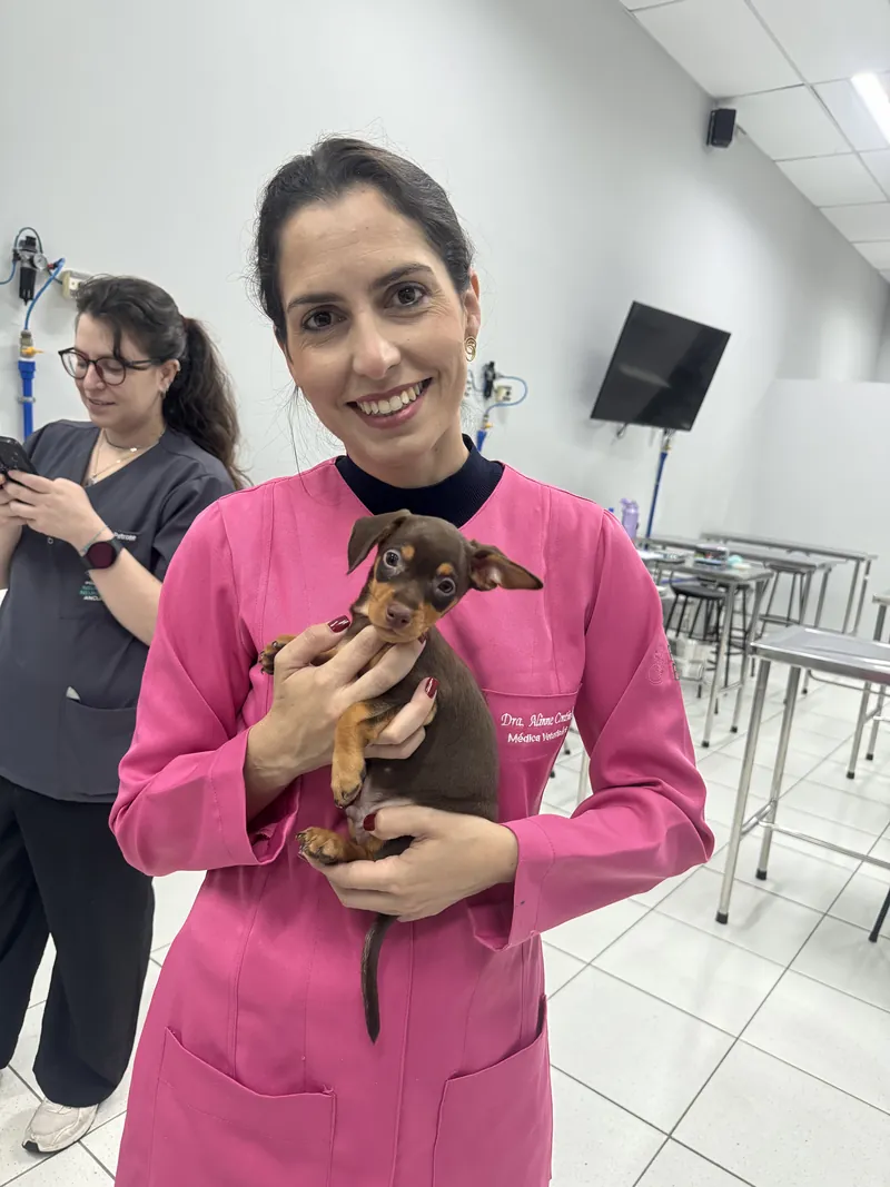 Dra. Alinne com um filhote